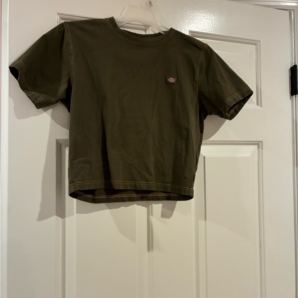 Women’s size medium olive dickie’s crop tee